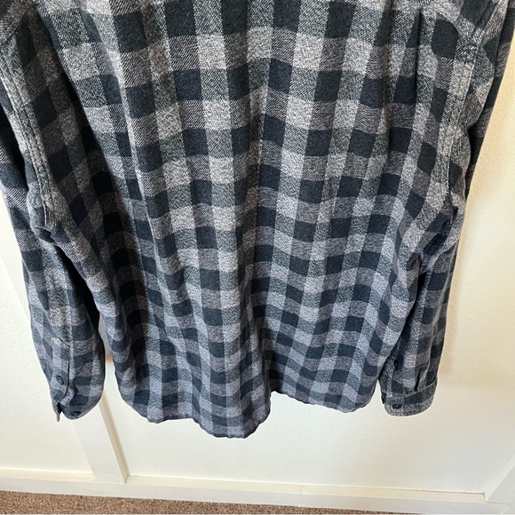 Patagonia Men's Large Organic Cotton Flannel Button-down Shirt. - Picture 8 of 9